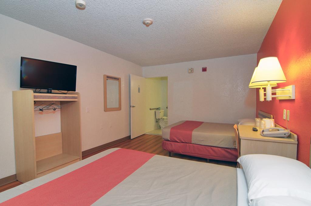 Motel 6-North Palm Springs, Ca - North Room photo